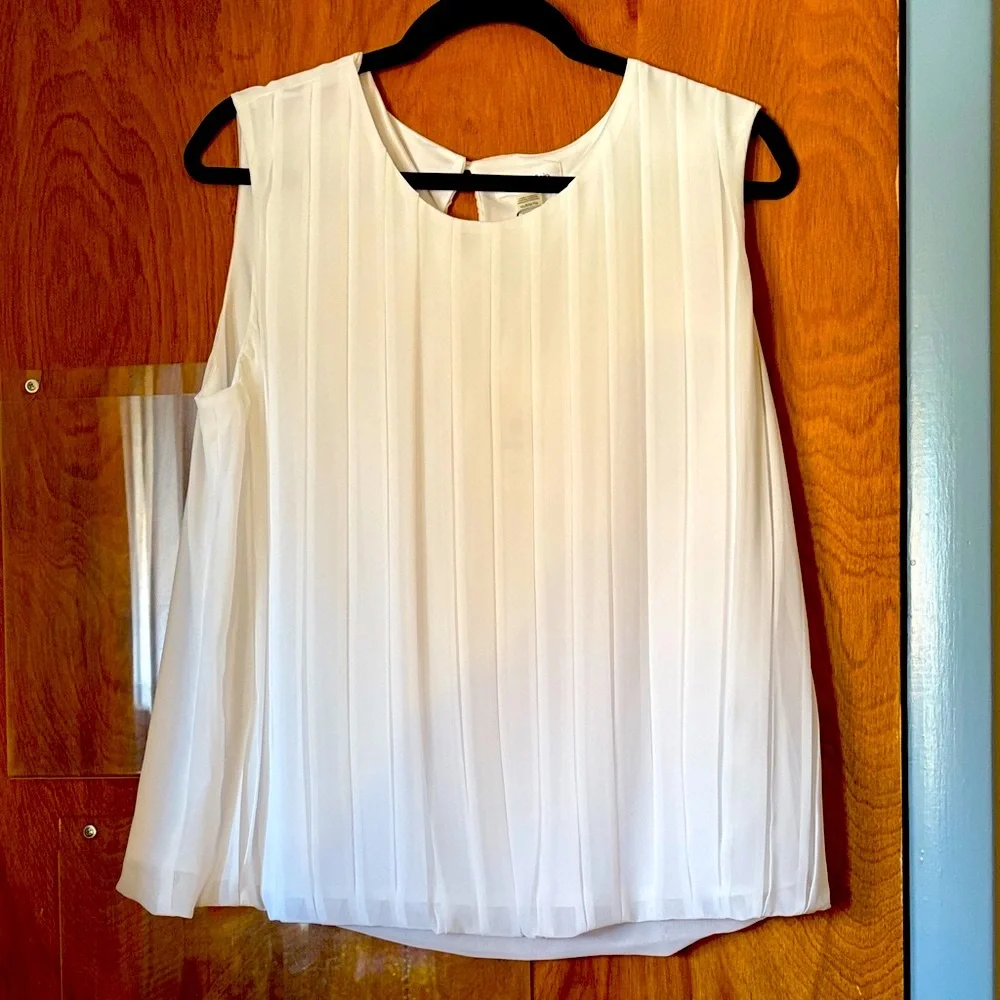 Calvin Klein Women’s Pleated Sleeveless Blouse - Picture 3 of 10